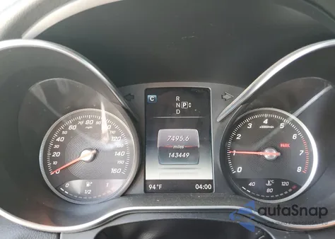 2015 Mercedes-Benz C 300 z USA, uszkodzony, nr VIN 55SWF4JBXFU057251